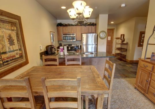 Dining Room for 5 at Red Hawk Lodge 2277